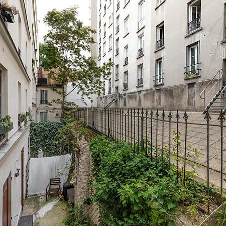 Guestready - Rouge Paris
