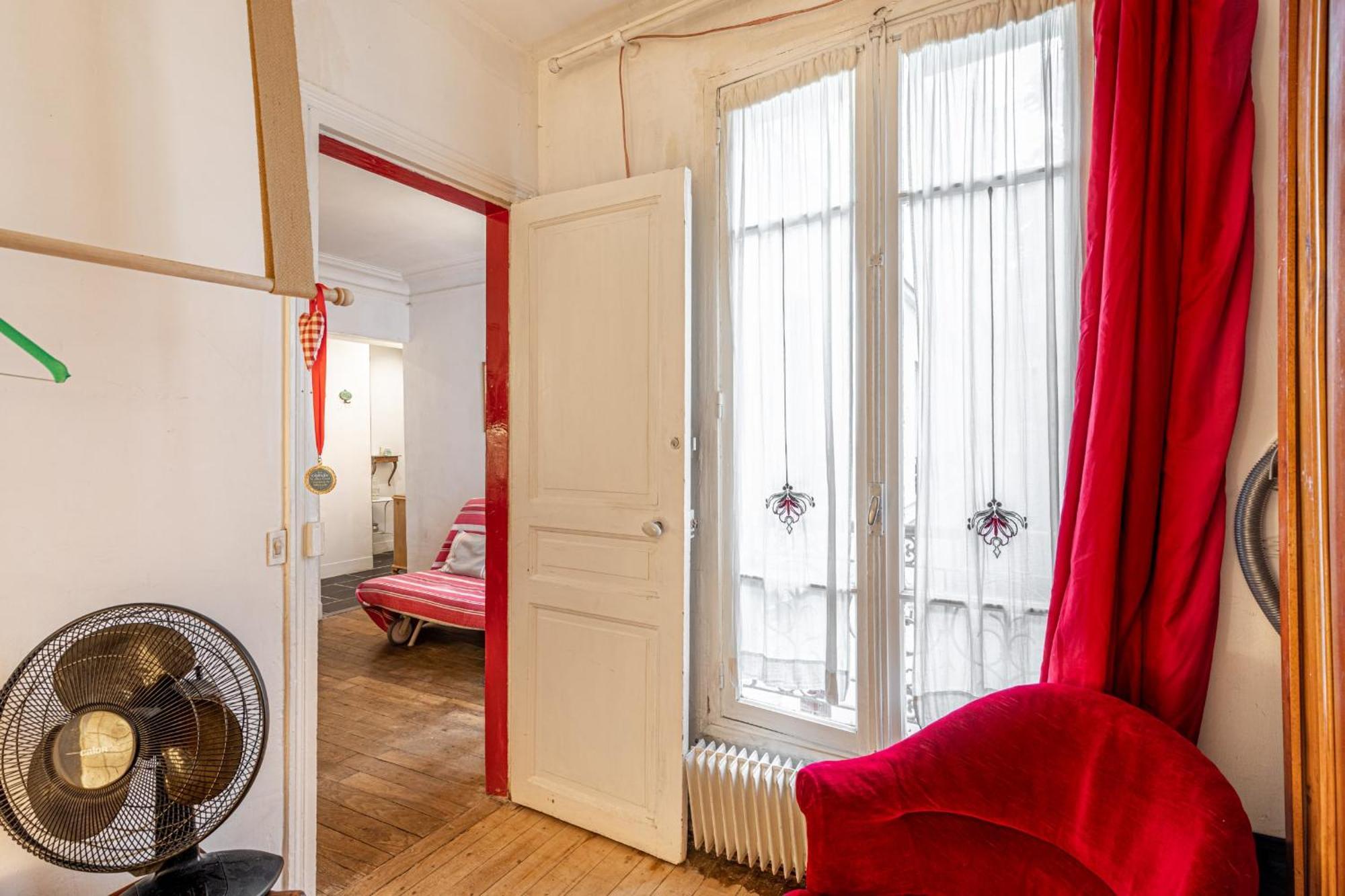 Guestready - Rouge Paris